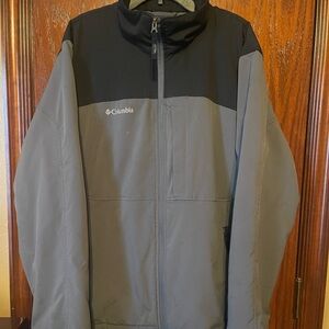 Columbia Men's Black and Gray Performance Jacket